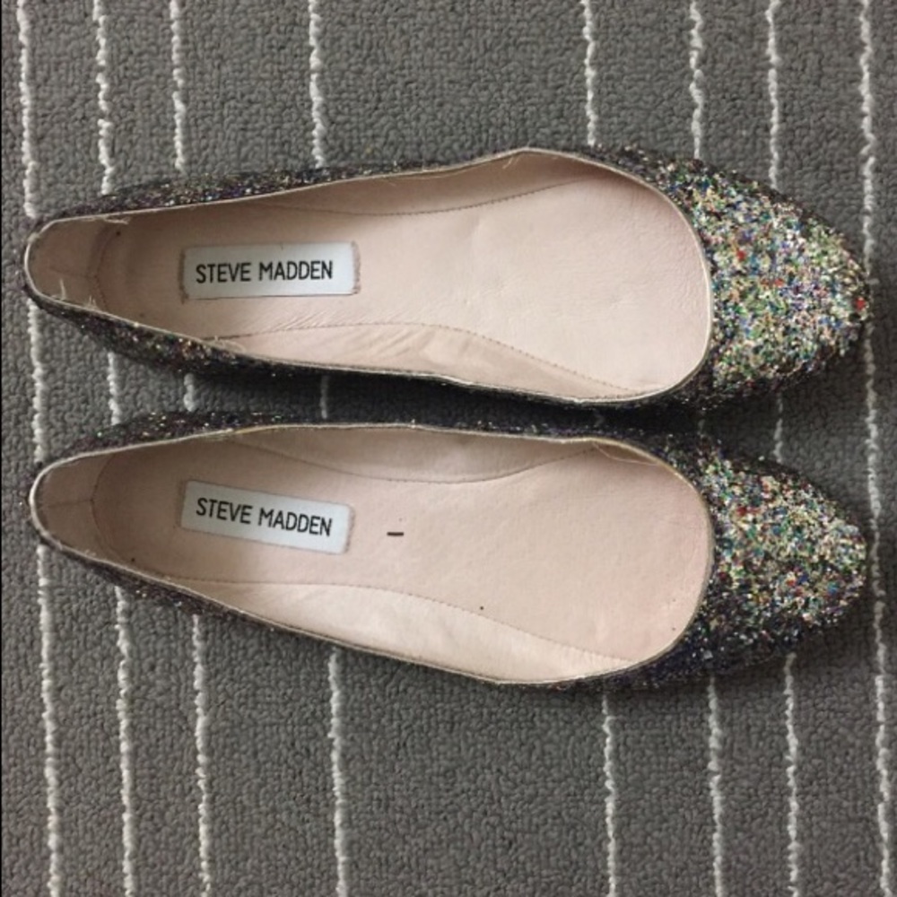Gorgeous Steve Madden multicolor flats.